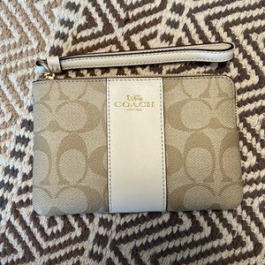NWT Coach Corner Zip Wristlet, Signature Canvas in Gold/Light Khaki Chalk